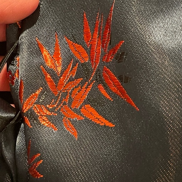 NWOT Elegant Black and Red Women's Asian Kimono Jacket Robe size medium - Picture 7 of 7